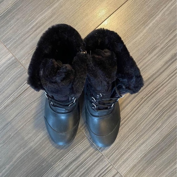 Sperry Women’s Black Fur Snow Winter Boots Never Worn - Picture 2 of 4